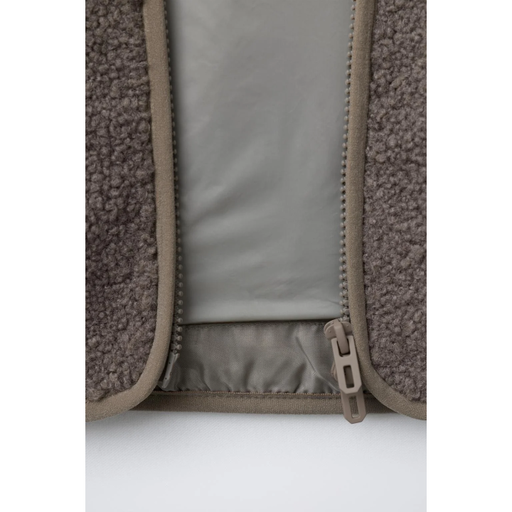 КУРТКА ИЗ ИСКУССТВЕННОЙ ОВЧИНЫ С ВЫШИВКОЙ