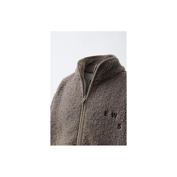 КУРТКА ИЗ ИСКУССТВЕННОЙ ОВЧИНЫ С ВЫШИВКОЙ