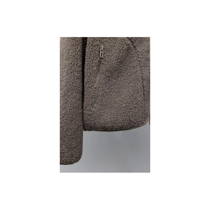 КУРТКА ИЗ ИСКУССТВЕННОЙ ОВЧИНЫ С ВЫШИВКОЙ