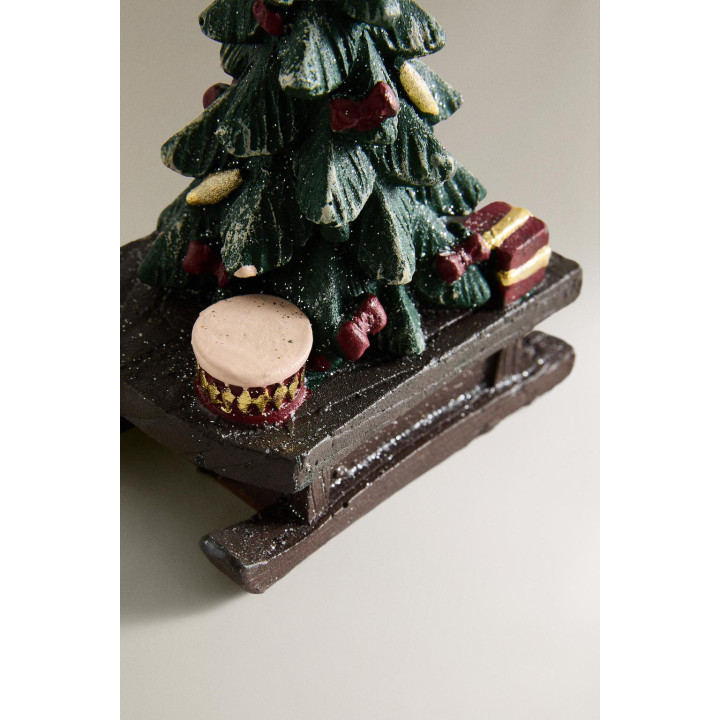 Рождественский санки и свеча в форме ёлки