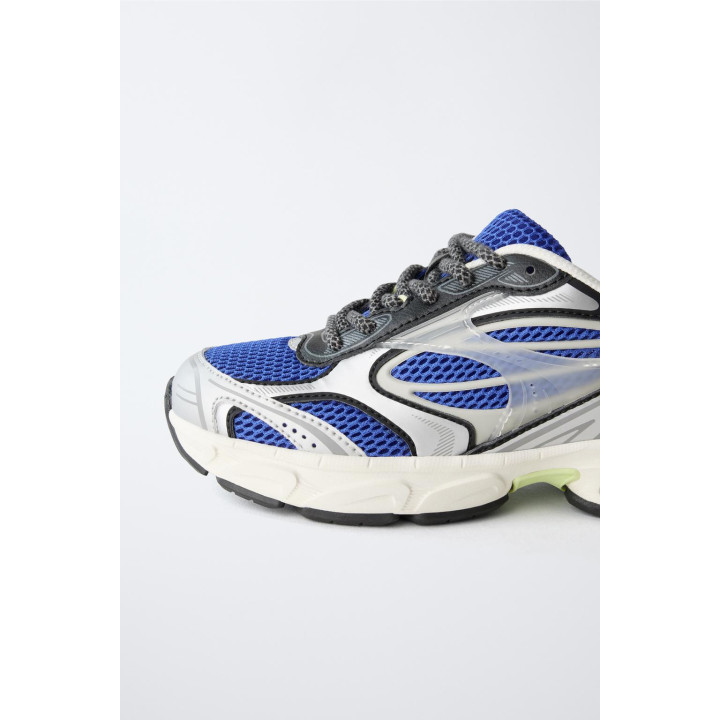 СПОРТИВНЫЕ КРОССОВКИ ИЗ СЕТЧАТОЙ ТКАНИ