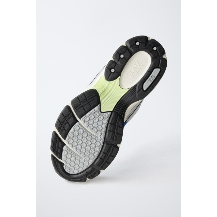 СПОРТИВНЫЕ КРОССОВКИ ИЗ СЕТЧАТОЙ ТКАНИ