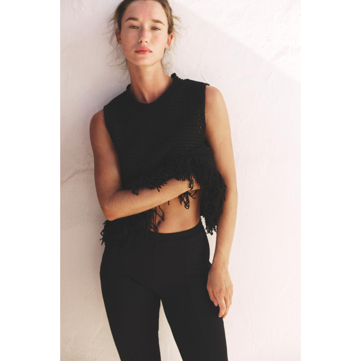 ТРИКОТАЖНЫЙ ТОП В КЛЕТКУ С БАХРОМОЙ