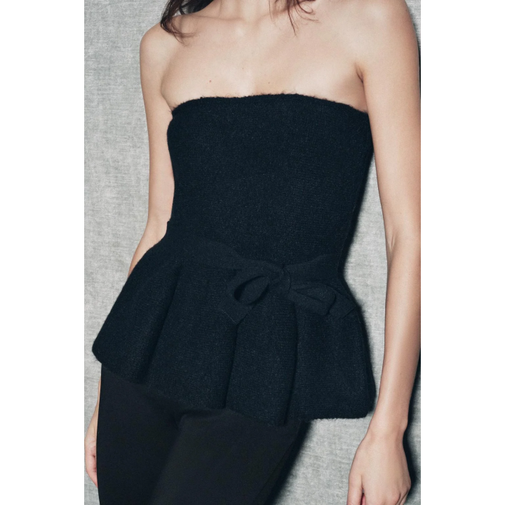 Топ с пышной полуприталенной линией и бантом