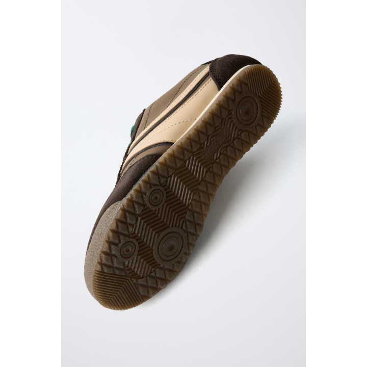 КОНТРАСТНЫЕ КРОССОВКИ