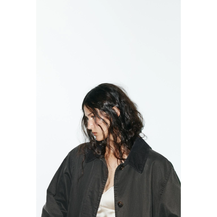 ВОЩЕНЫЙ ТРЕНЧ С ВЕЛЬВЕТОВЫМ ВОРОТНИКОМ