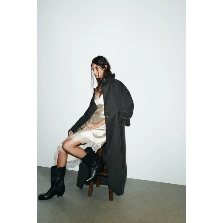 ВОЩЕНЫЙ ТРЕНЧ С ВЕЛЬВЕТОВЫМ ВОРОТНИКОМ