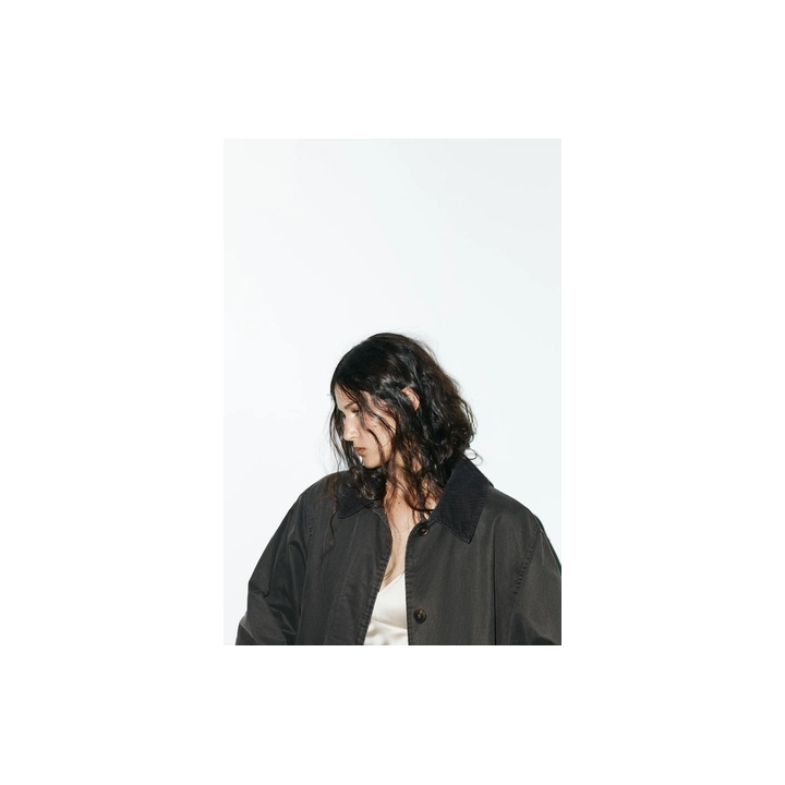 ВОЩЕНЫЙ ТРЕНЧ С ВЕЛЬВЕТОВЫМ ВОРОТНИКОМ