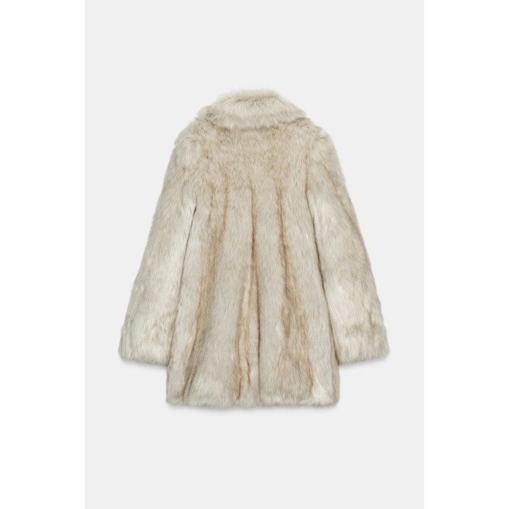Пальто из искусственного меха с наполнителем для плеч