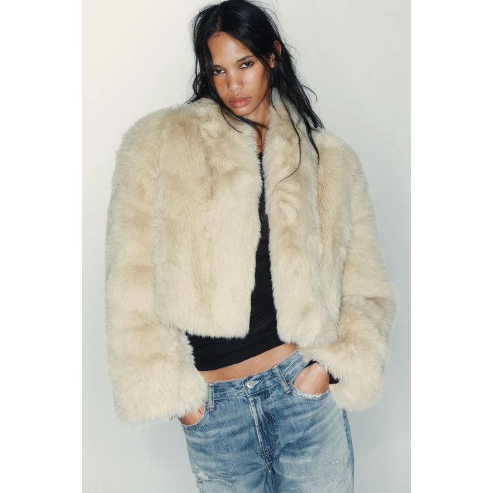 КОРОТКОЕ ПАЛЬТО ИЗ ИСКУССТВЕННОГО МЕХА