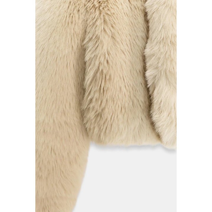 КОРОТКОЕ ПАЛЬТО ИЗ ИСКУССТВЕННОГО МЕХА