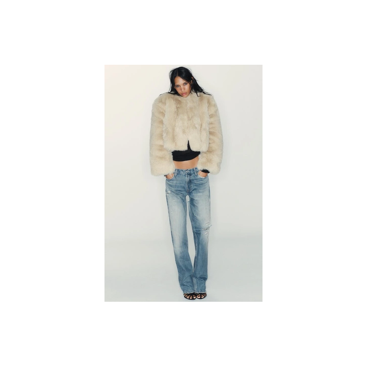 КОРОТКОЕ ПАЛЬТО ИЗ ИСКУССТВЕННОГО МЕХА