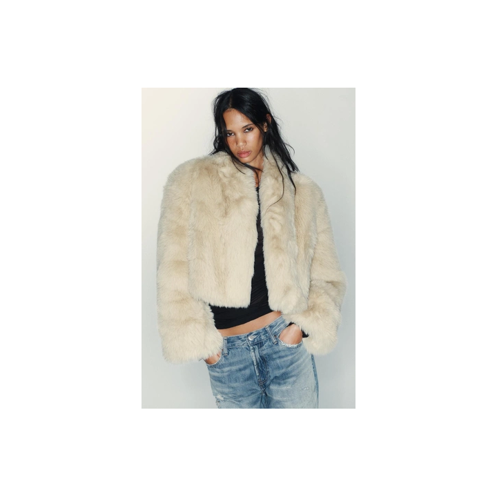 КОРОТКОЕ ПАЛЬТО ИЗ ИСКУССТВЕННОГО МЕХА