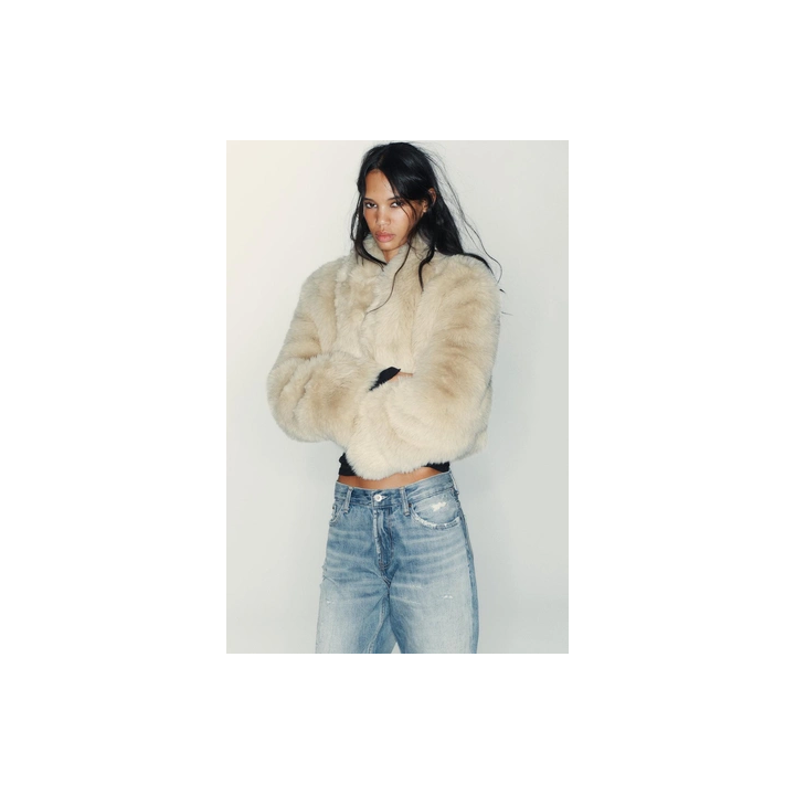 КОРОТКОЕ ПАЛЬТО ИЗ ИСКУССТВЕННОГО МЕХА