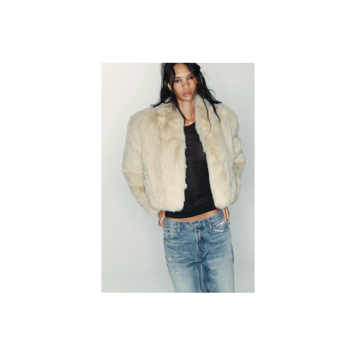 КОРОТКОЕ ПАЛЬТО ИЗ ИСКУССТВЕННОГО МЕХА