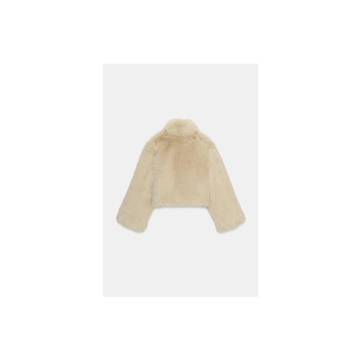 КОРОТКОЕ ПАЛЬТО ИЗ ИСКУССТВЕННОГО МЕХА