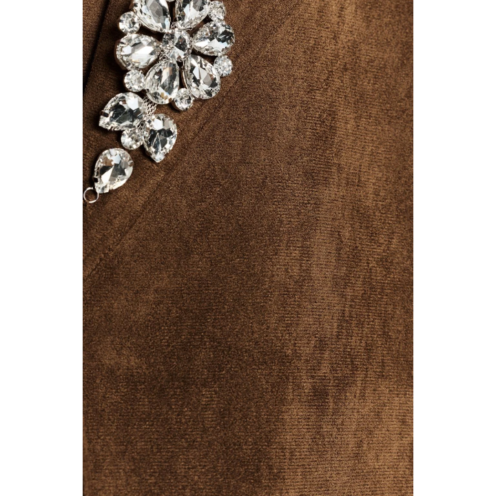 ПАЛЬТО-СЮРТУК ИЗ ЗАМШИ С БРОШЬЮ