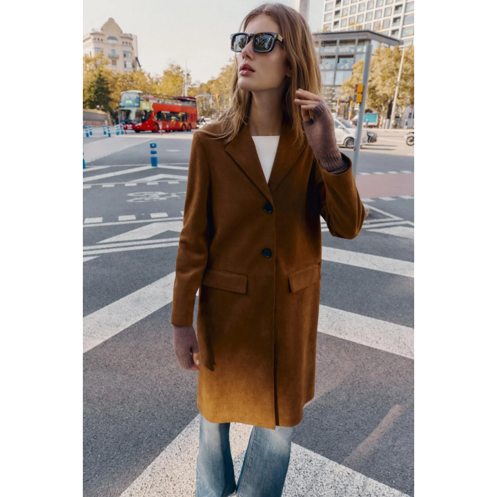 ПАЛЬТО-СЮРТУК ИЗ ТКАНИ ПОД ЗАМШУ