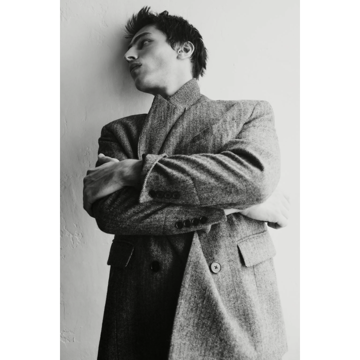 ПАЛЬТО-СЮРТУК ИЗ ТКАНИ ПОД ЗАМШУ