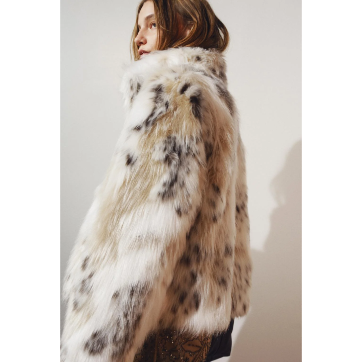 КОРОТКОЕ ПАЛЬТО ИЗ ИСКУССТВЕННОГО МЕХА — ZW COLLECTION