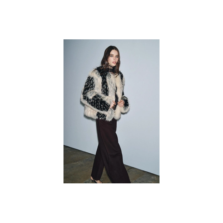 КОРОТКОЕ ПАЛЬТО ИЗ ИСКУССТВЕННОГО МЕХА — ZW COLLECTION