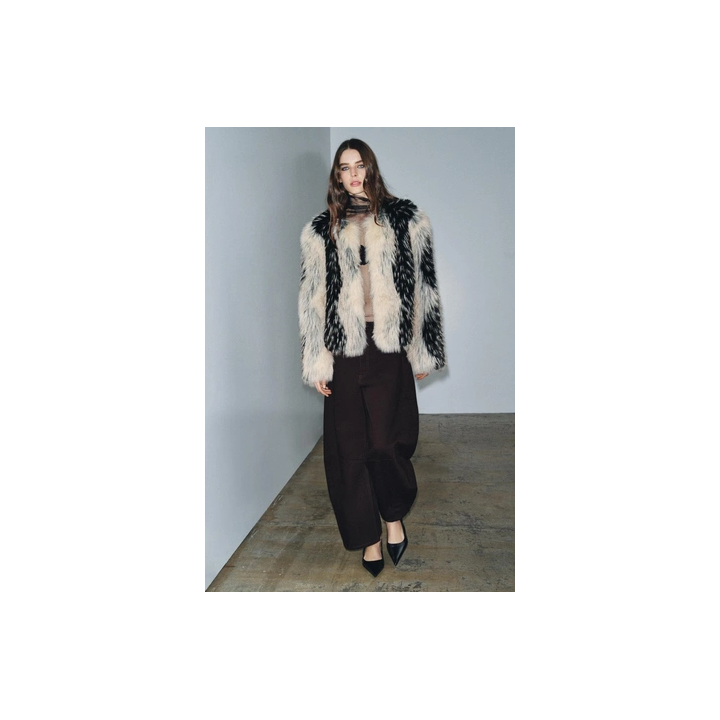 КОРОТКОЕ ПАЛЬТО ИЗ ИСКУССТВЕННОГО МЕХА — ZW COLLECTION