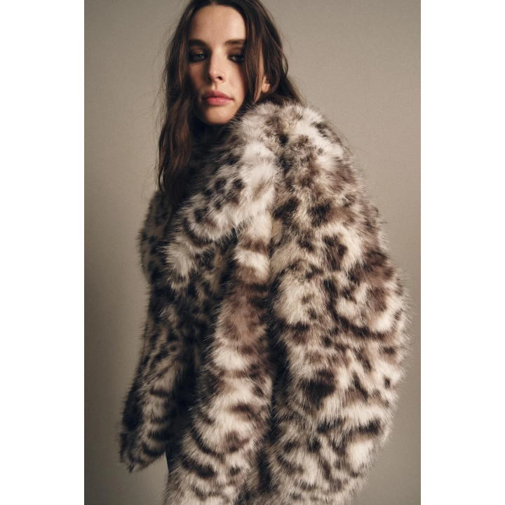 КУРТКА ИЗ ИСКУССТВЕННОГО МЕХА С АНИМАЛИСТИЧЕСКИМ ПРИНТОМ — ZW COLLECTION