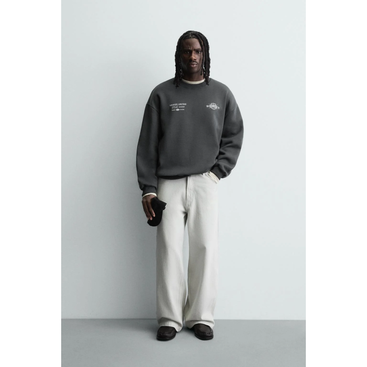 Свитшот с контрастным принтом