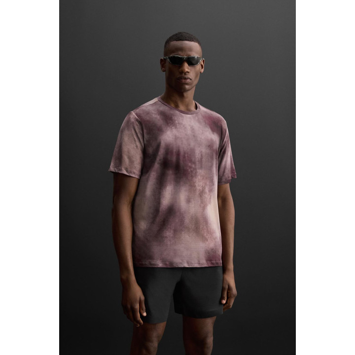 ФУТБОЛКА С ПРИНТОМ ТАЙ-ДАЙ И ПЕРФОРАЦИЕЙ