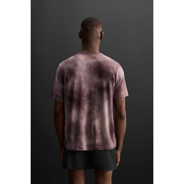 ФУТБОЛКА С ПРИНТОМ ТАЙ-ДАЙ И ПЕРФОРАЦИЕЙ