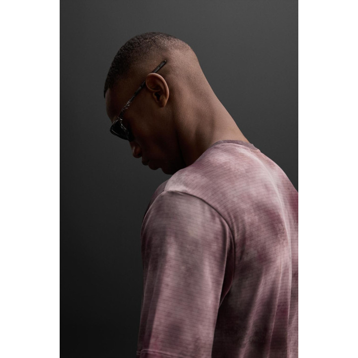 ФУТБОЛКА С ПРИНТОМ ТАЙ-ДАЙ И ПЕРФОРАЦИЕЙ