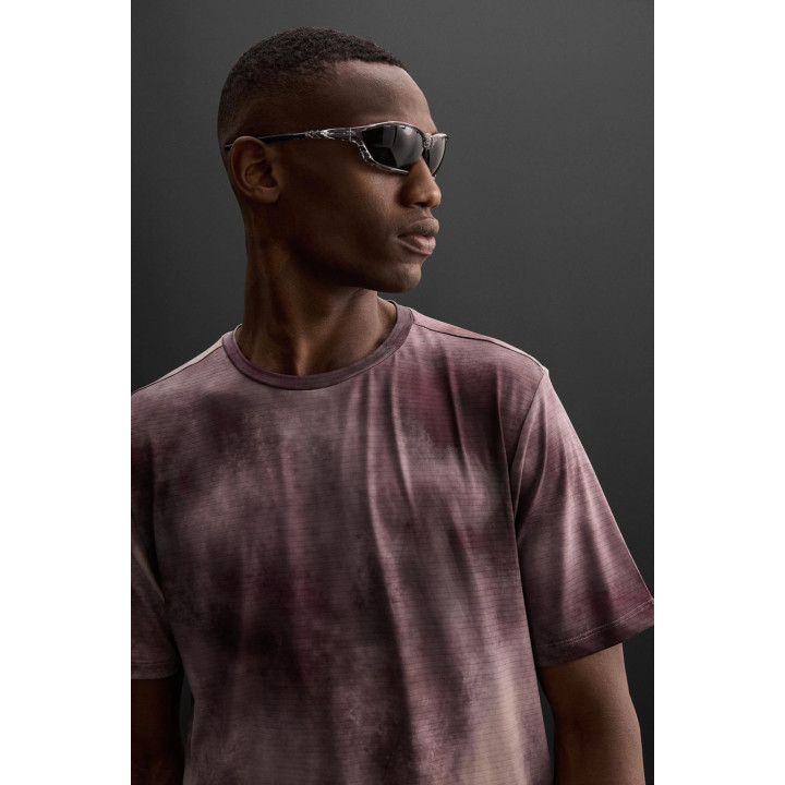 ФУТБОЛКА С ПРИНТОМ ТАЙ-ДАЙ И ПЕРФОРАЦИЕЙ