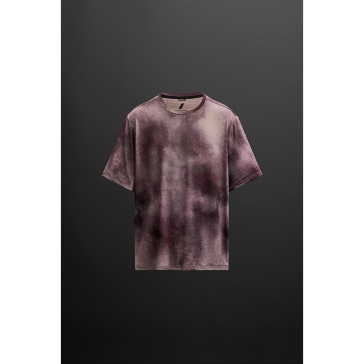 ФУТБОЛКА С ПРИНТОМ ТАЙ-ДАЙ И ПЕРФОРАЦИЕЙ