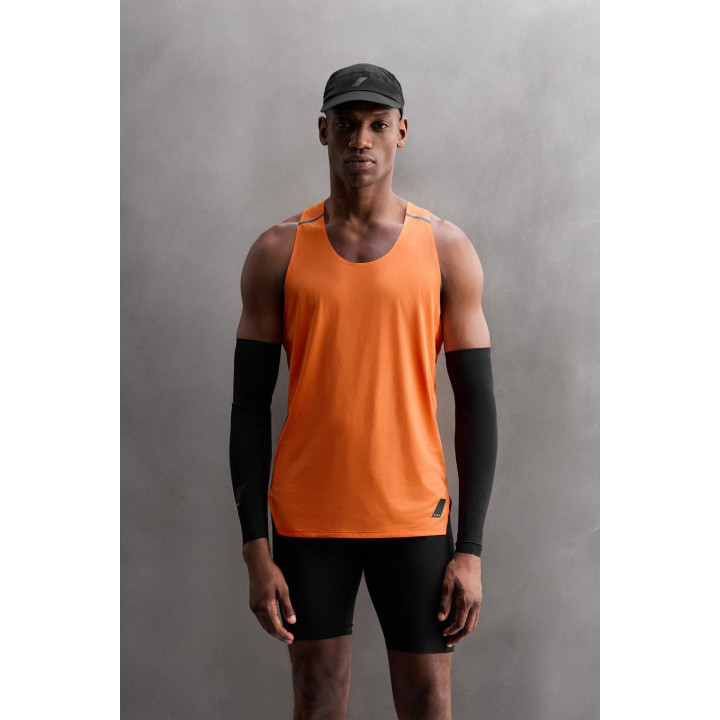 МАЙКА-БОРЦОВКА ИЗ ВЫСОКОТЕХНОЛОГИЧНОЙ ТКАНИ В СТИЛЕ КОЛОР-БЛОК