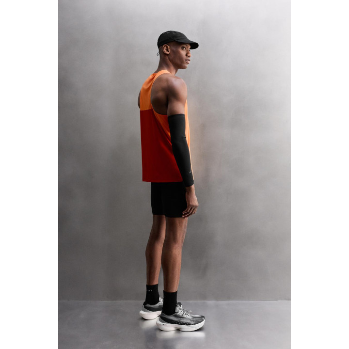 МАЙКА-БОРЦОВКА ИЗ ВЫСОКОТЕХНОЛОГИЧНОЙ ТКАНИ В СТИЛЕ КОЛОР-БЛОК