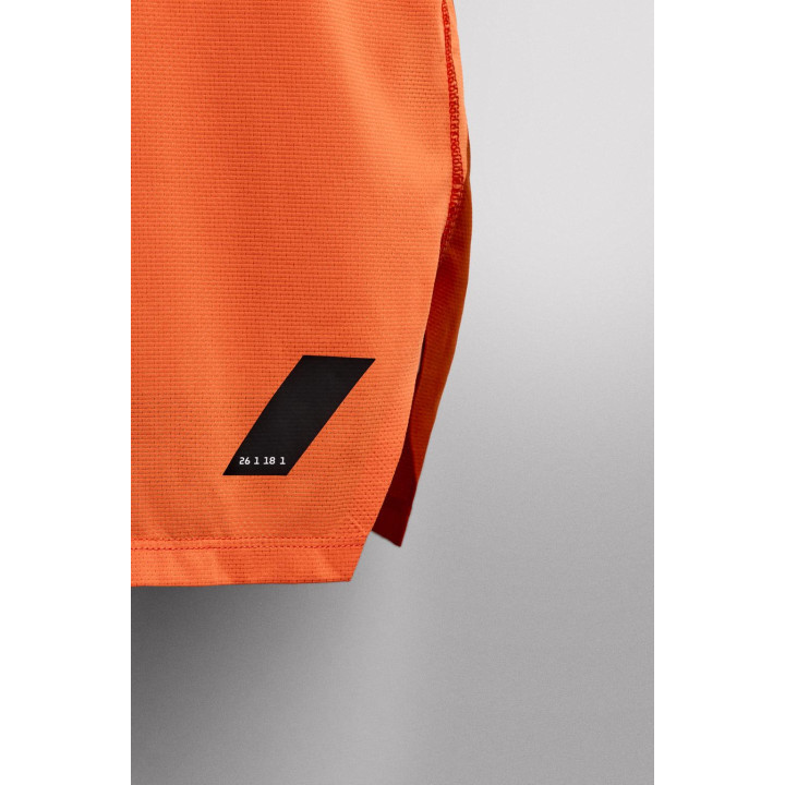 МАЙКА-БОРЦОВКА ИЗ ВЫСОКОТЕХНОЛОГИЧНОЙ ТКАНИ В СТИЛЕ КОЛОР-БЛОК