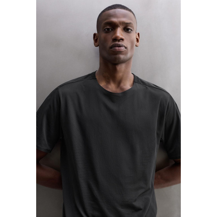 Тренировочная футболка с перфорацией