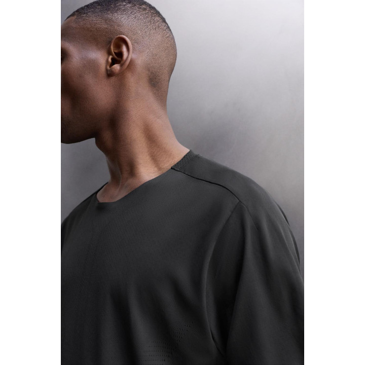 Тренировочная футболка с перфорацией