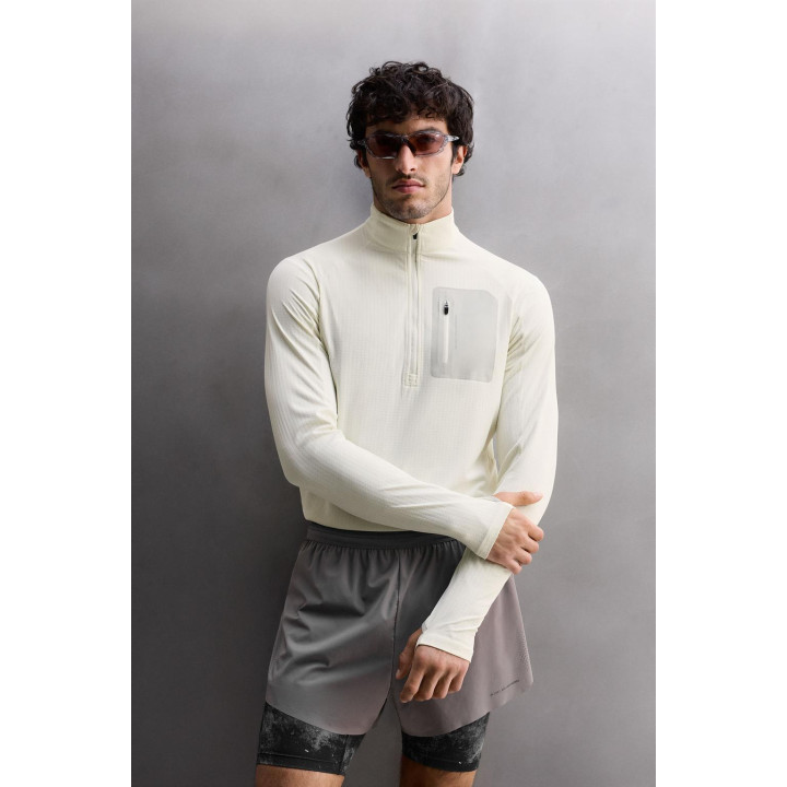 ФУТБОЛКА ИЗ ТЕХНИЧЕСКОЙ ТКАНИ С ВОРОТНИКОМ НА МОЛНИИ