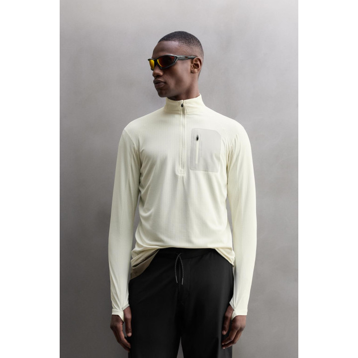 ФУТБОЛКА ИЗ ТЕХНИЧЕСКОЙ ТКАНИ С ВОРОТНИКОМ НА МОЛНИИ