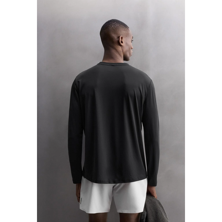 БАЗОВАЯ ФУТБОЛКА С ДЛИННЫМИ РУКАВАМИ ИЗ ВЫСОКОТЕХНОЛОГИЧНОЙ ТКАНИ