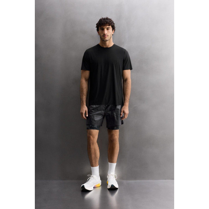 Легкая спортивная футболка из технической ткани