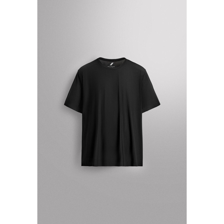 Легкая спортивная футболка из технической ткани