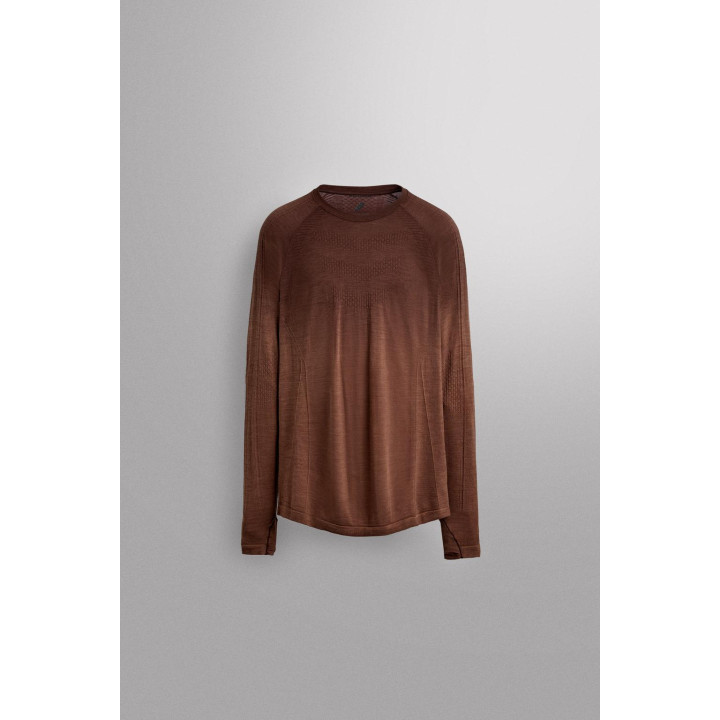 БЕСШОВНАЯ СПОРТИВНАЯ ФУТБОЛКА С КОНТРАСТНЫМИ ДЕТАЛЯМИ