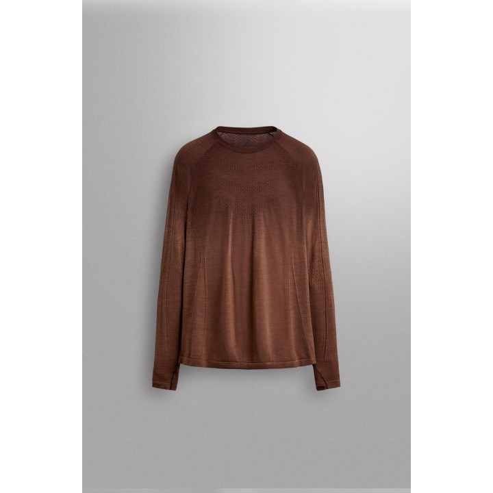 БЕСШОВНАЯ СПОРТИВНАЯ ФУТБОЛКА С КОНТРАСТНЫМИ ДЕТАЛЯМИ