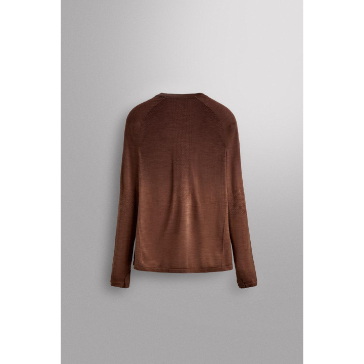 БЕСШОВНАЯ СПОРТИВНАЯ ФУТБОЛКА С КОНТРАСТНЫМИ ДЕТАЛЯМИ