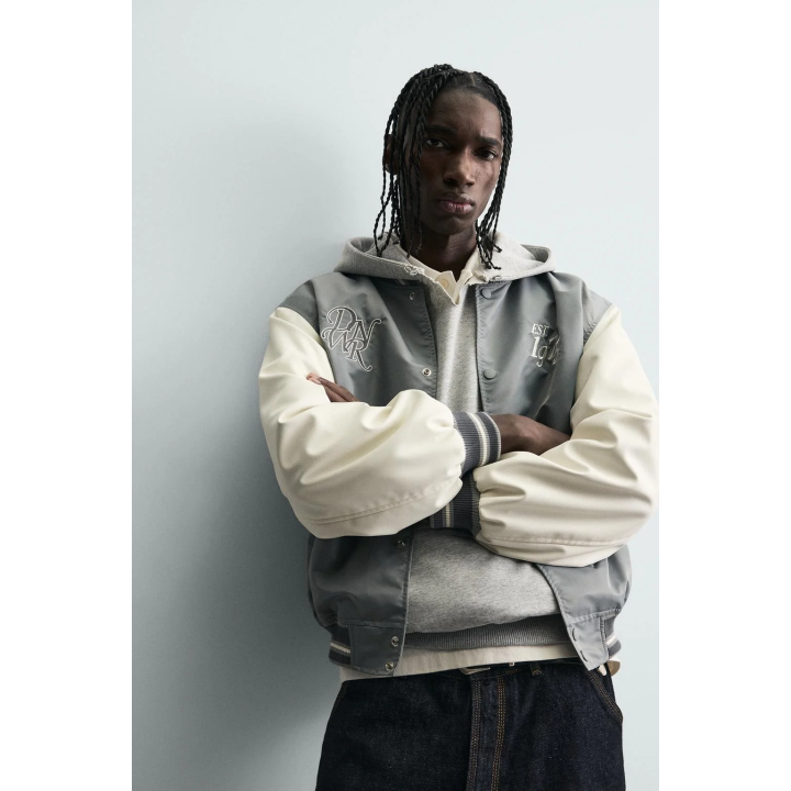 Куртка-бомбер с контрастной вышивкой