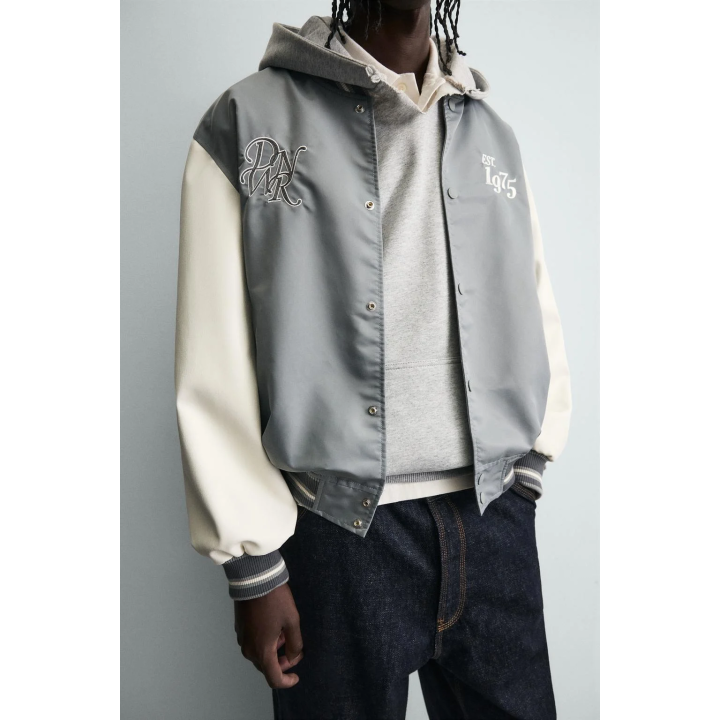 Куртка-бомбер с контрастной вышивкой