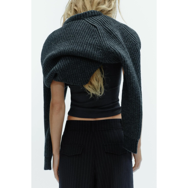 БРЮКИ В ТОНКУЮ ПОЛОСКУ С ЗАЩИПАМИ И КЛАПАНАМИ