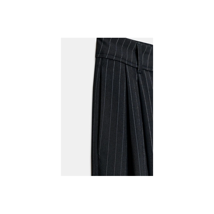 БРЮКИ В ТОНКУЮ ПОЛОСКУ С ЗАЩИПАМИ И КЛАПАНАМИ